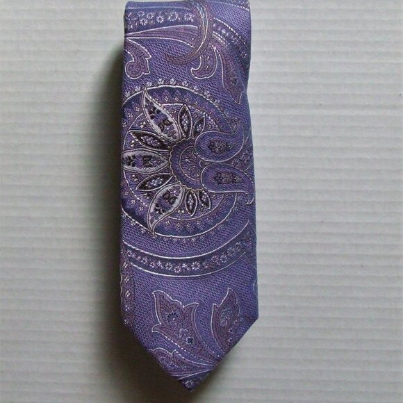 Black Saks Fifth Avenue tie necktie purple silver white silk and viscose paisley - Picture 10 of 10